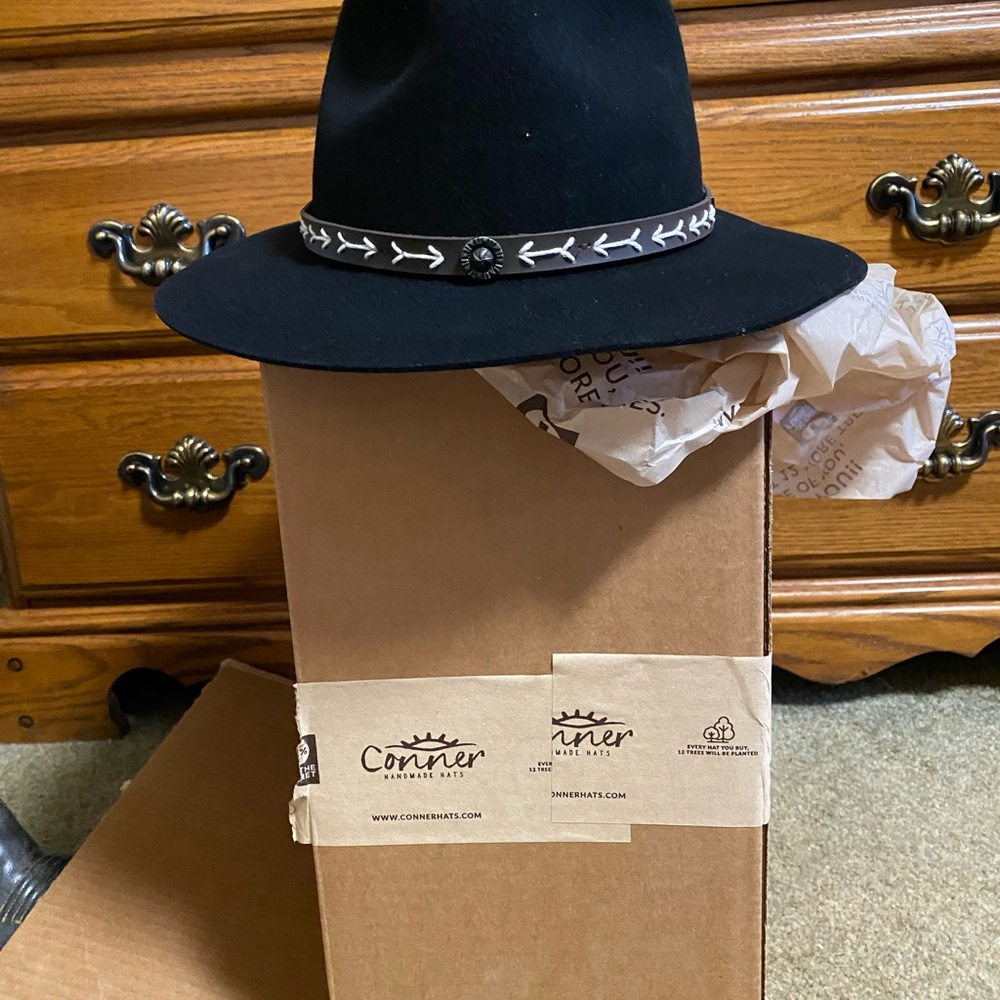 New Conner Black Wide Brim Hat with Arrow Band size Small Wool Felt